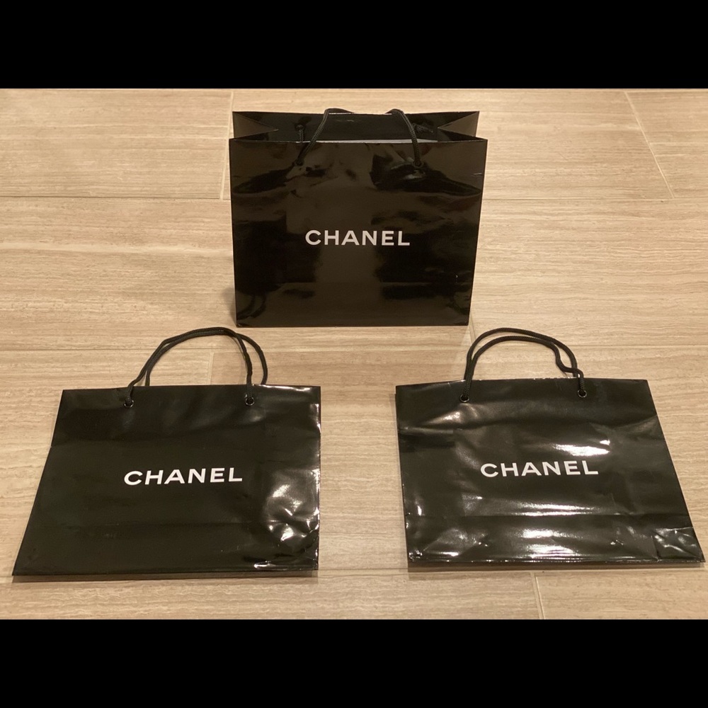🖤🤍 Set of three Chanel shopping/gift bags 🤍🖤